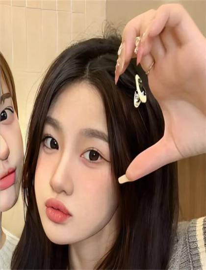 《iu酷播》表演技巧：灯光的布光艺术与情绪烘托 揭示人性的复杂与美好